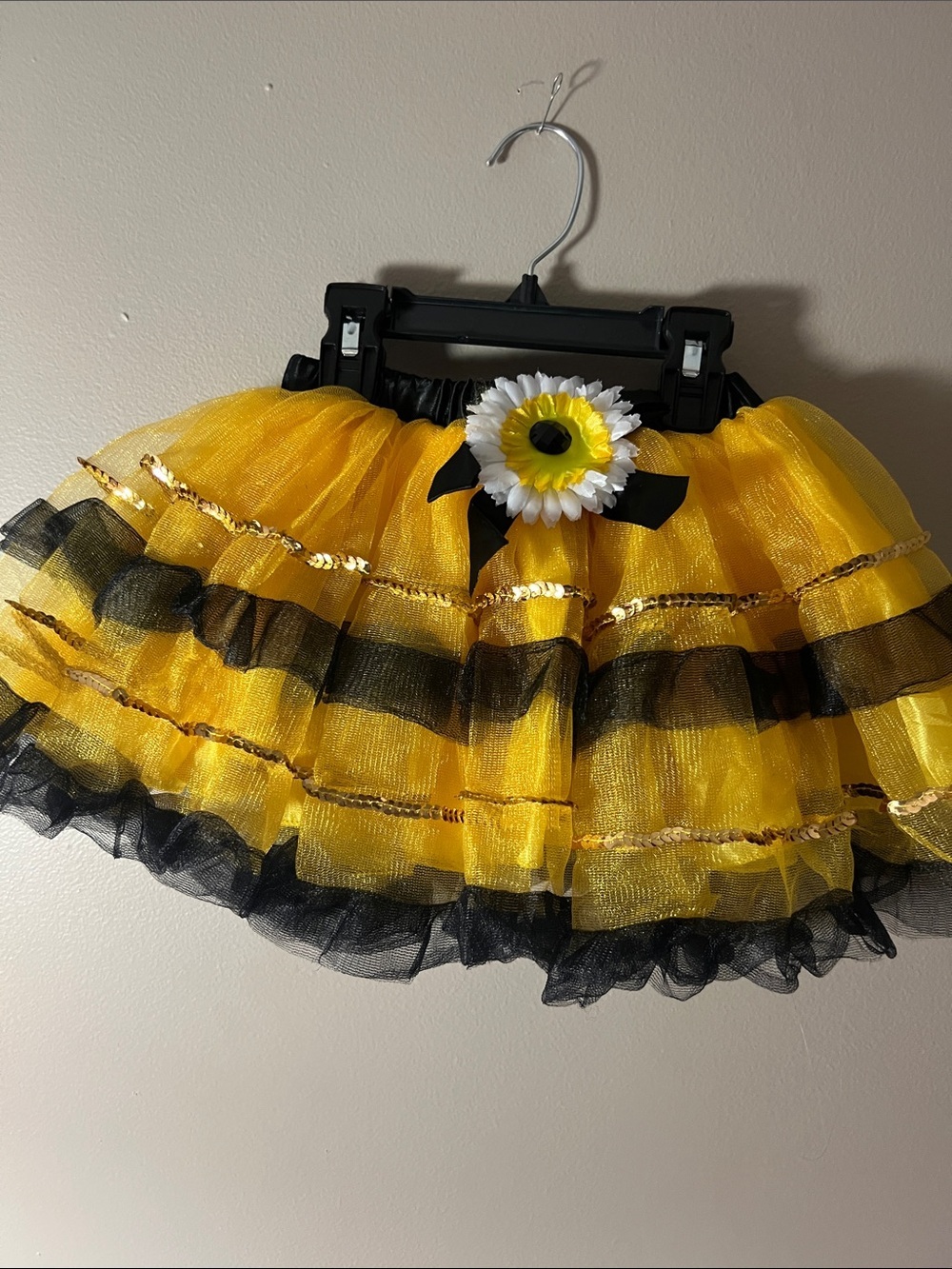 Amscan Yellow and Black Tulle Party Skirt with Daisy Accent